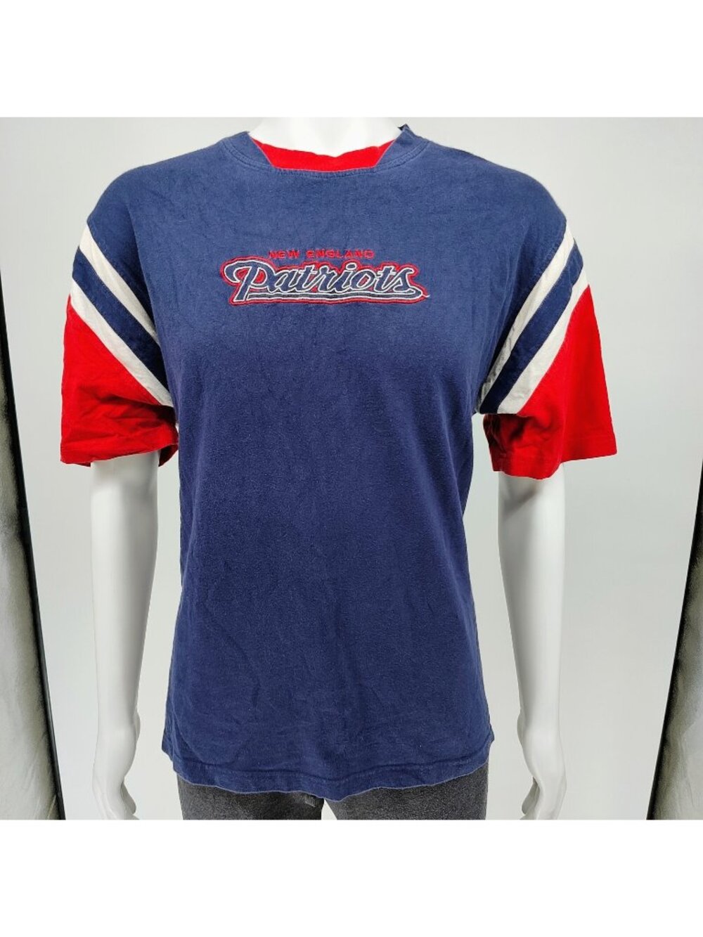 Y2K 2006 NFL VF Imagewear New England Patriots Striped and Embroidered Shirt (L)
